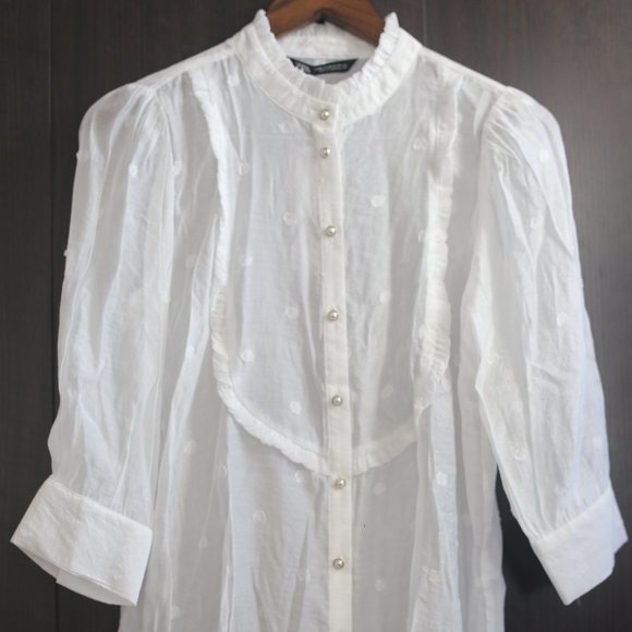 NWT WHITE VINTAGE DOTTED JACQUARD BLOUSE. - Picture 2 of 12